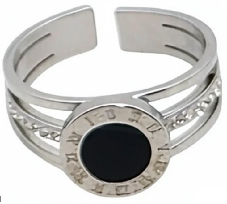 Anillo de acero quirurgico negro con numeros romanos y strass